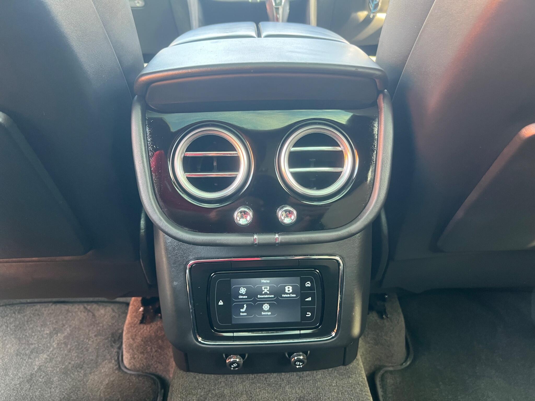 Bentley Bentayga view 38