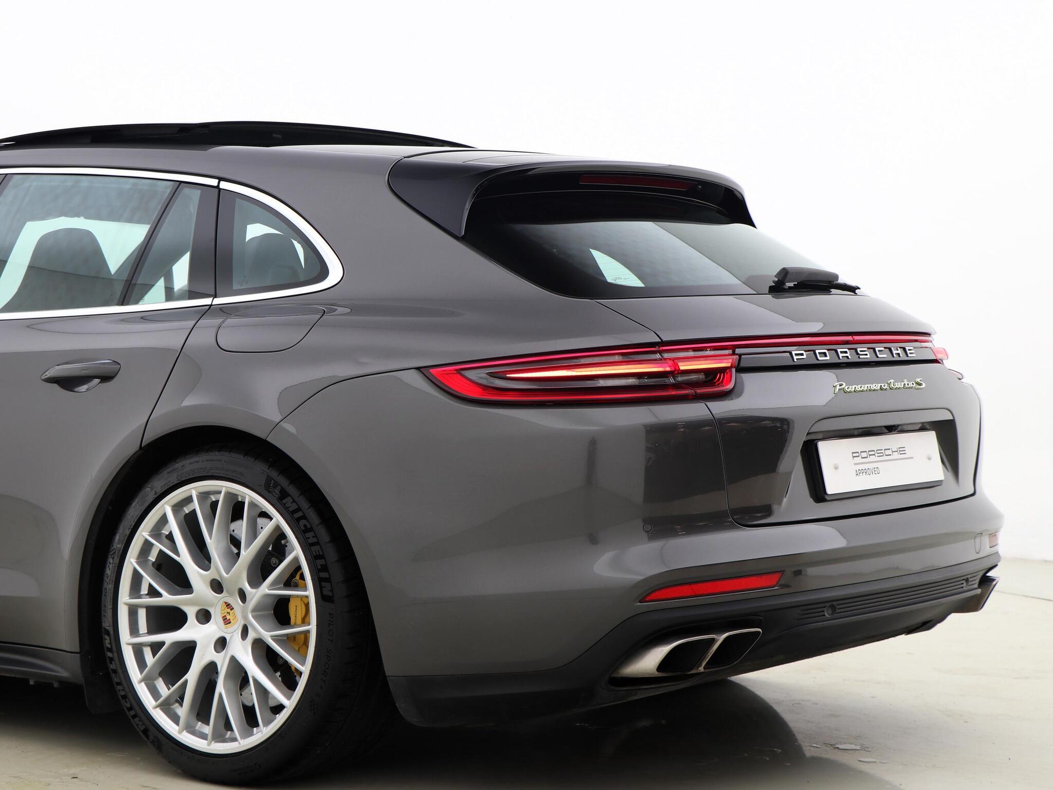 Porsche Panamera view 21