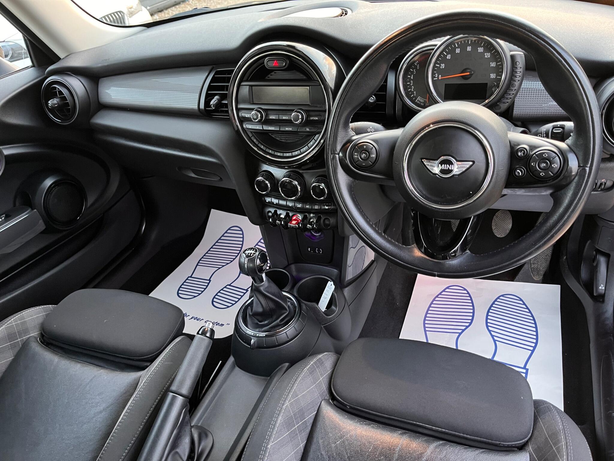 MINI Hatch view 22