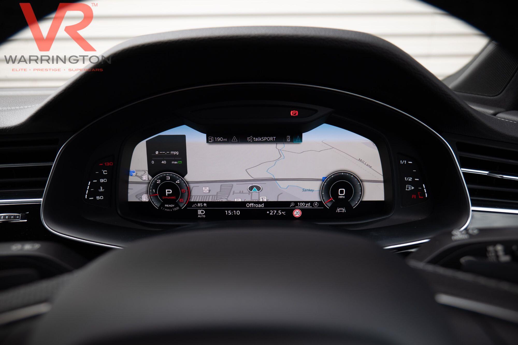 Audi Q7 view 12
