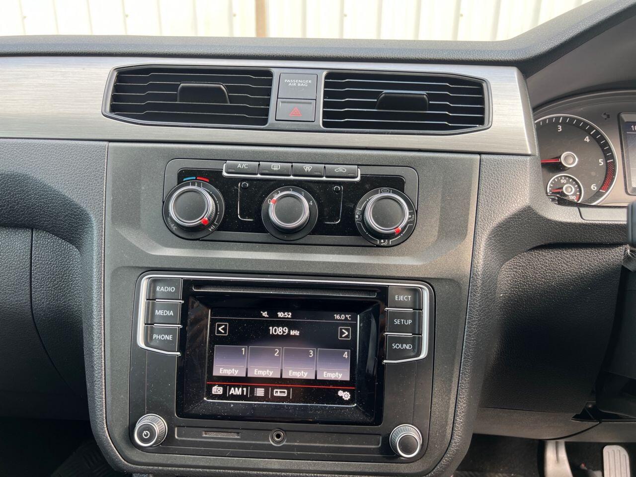 Volkswagen Caddy Life view 24