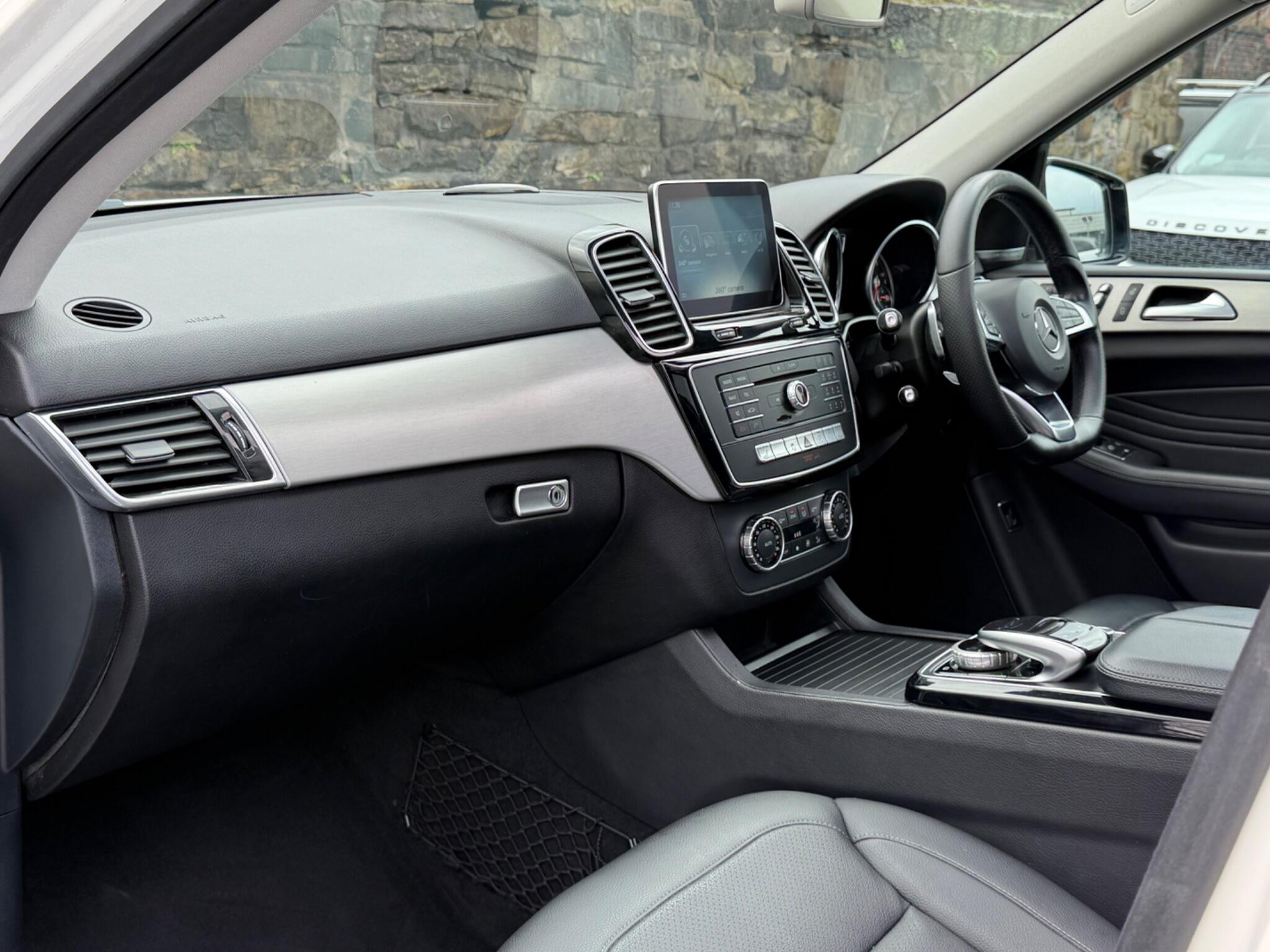 Mercedes-Benz GLE view 15