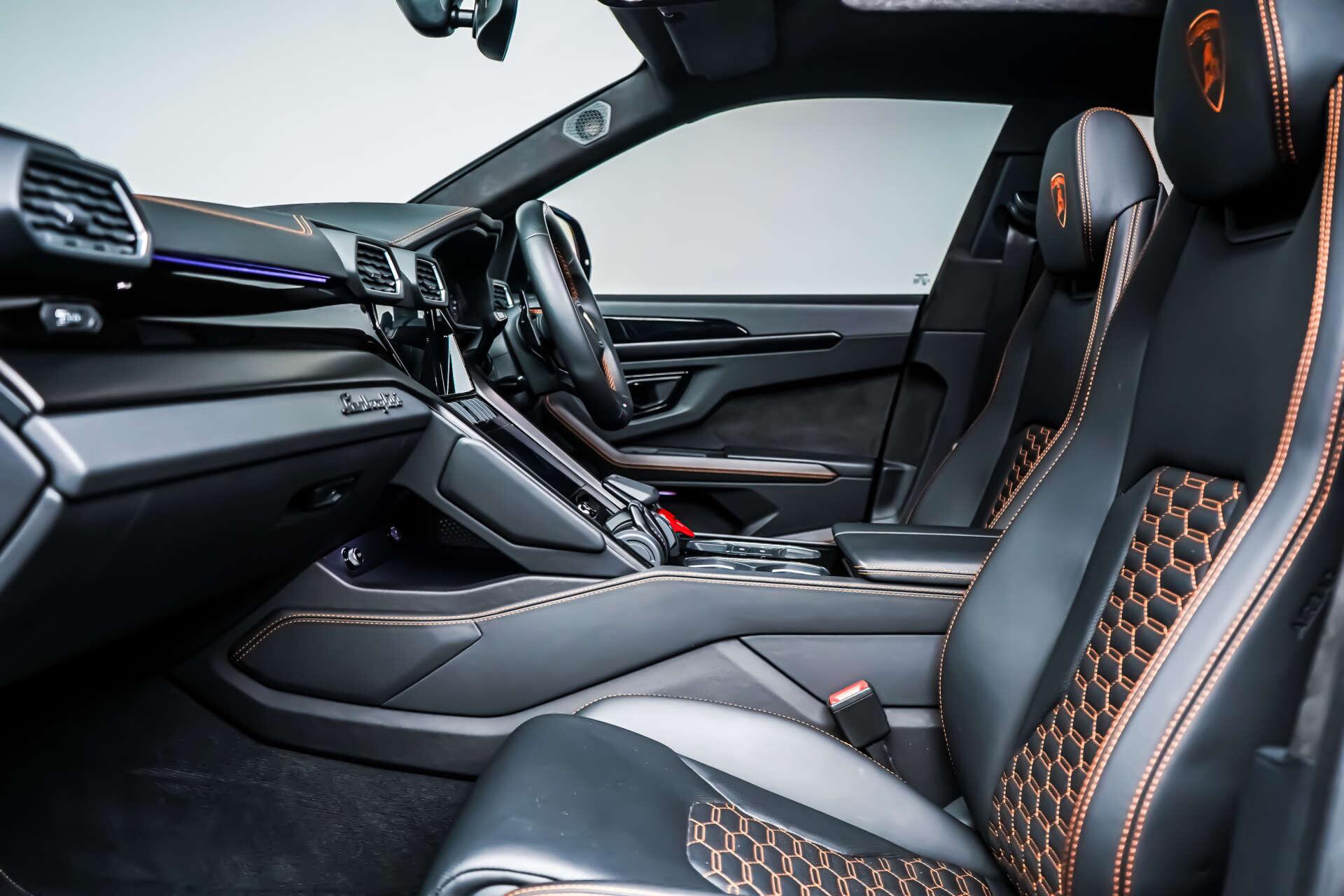 Lamborghini Urus view 8