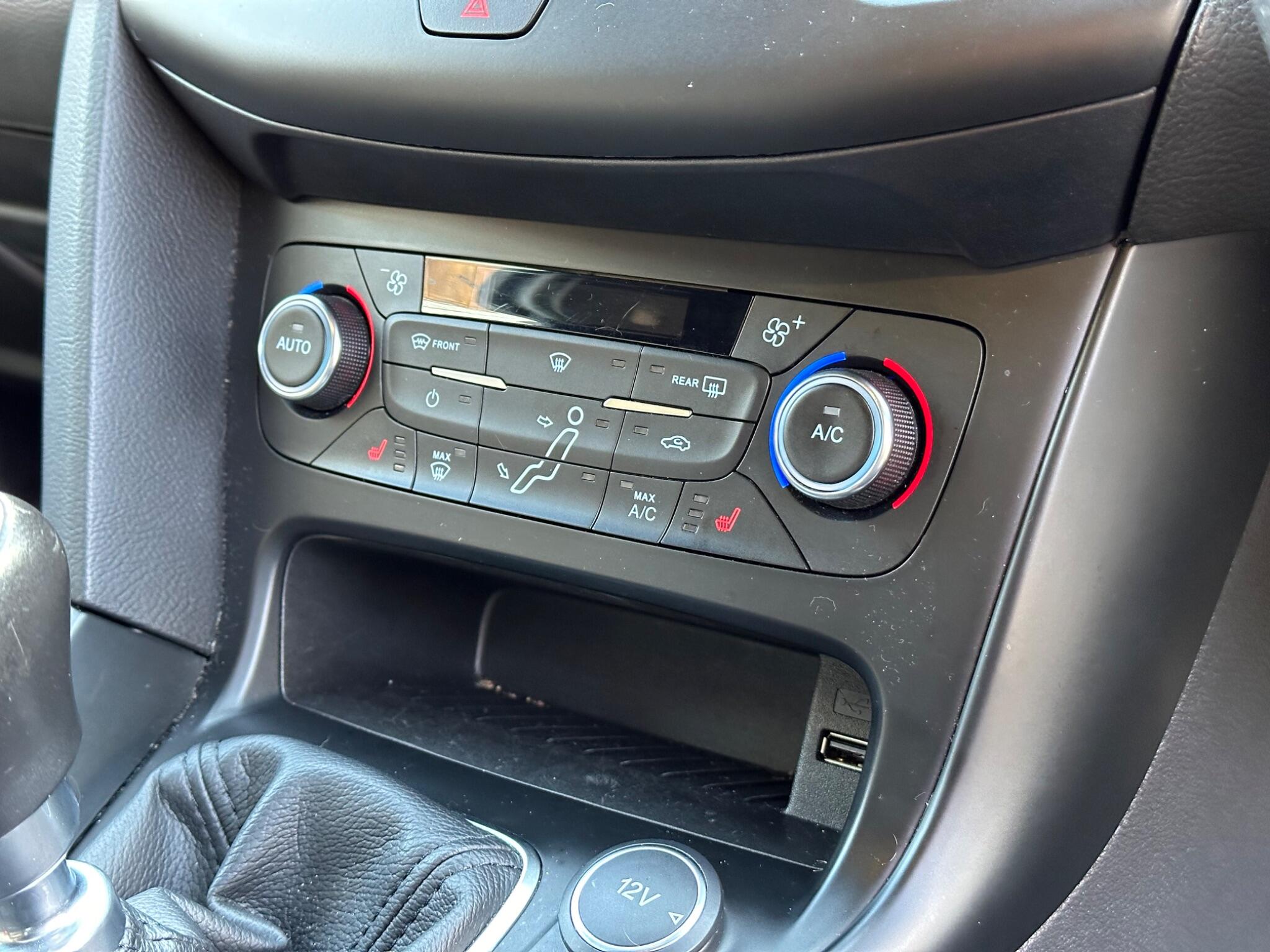 Ford Focus view 26