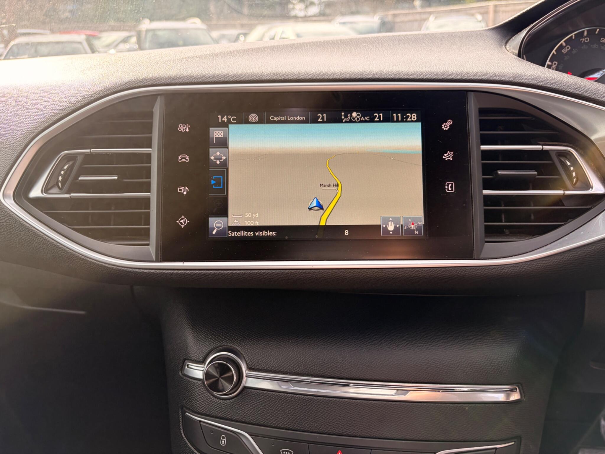 Peugeot 308 view 16
