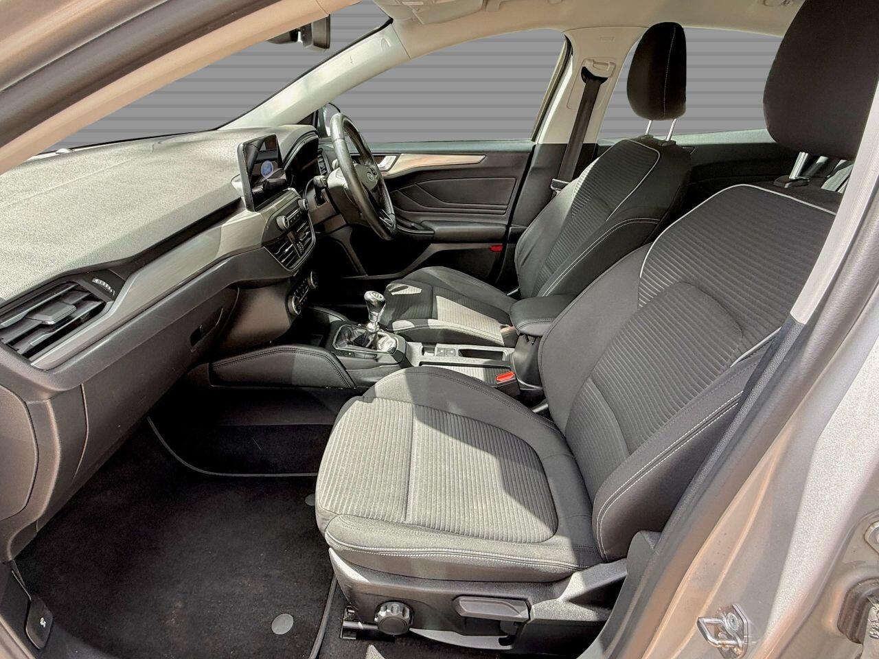 Ford Focus view 20