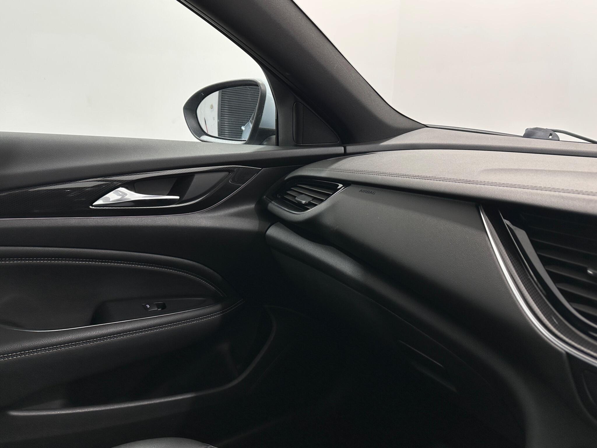 Vauxhall Insignia view 24