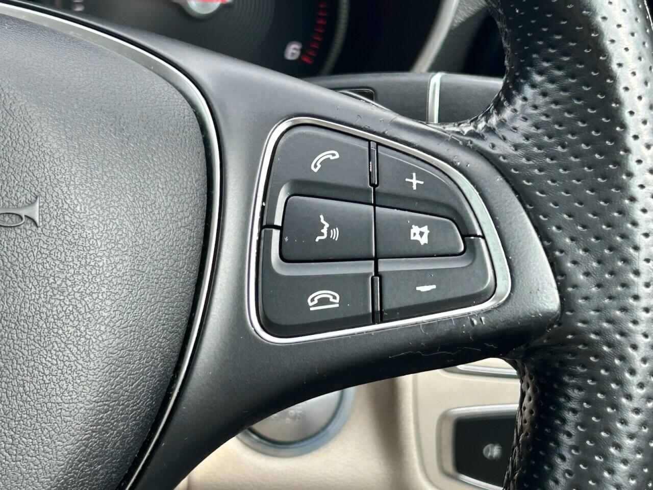 Mercedes-Benz C-Class view 27