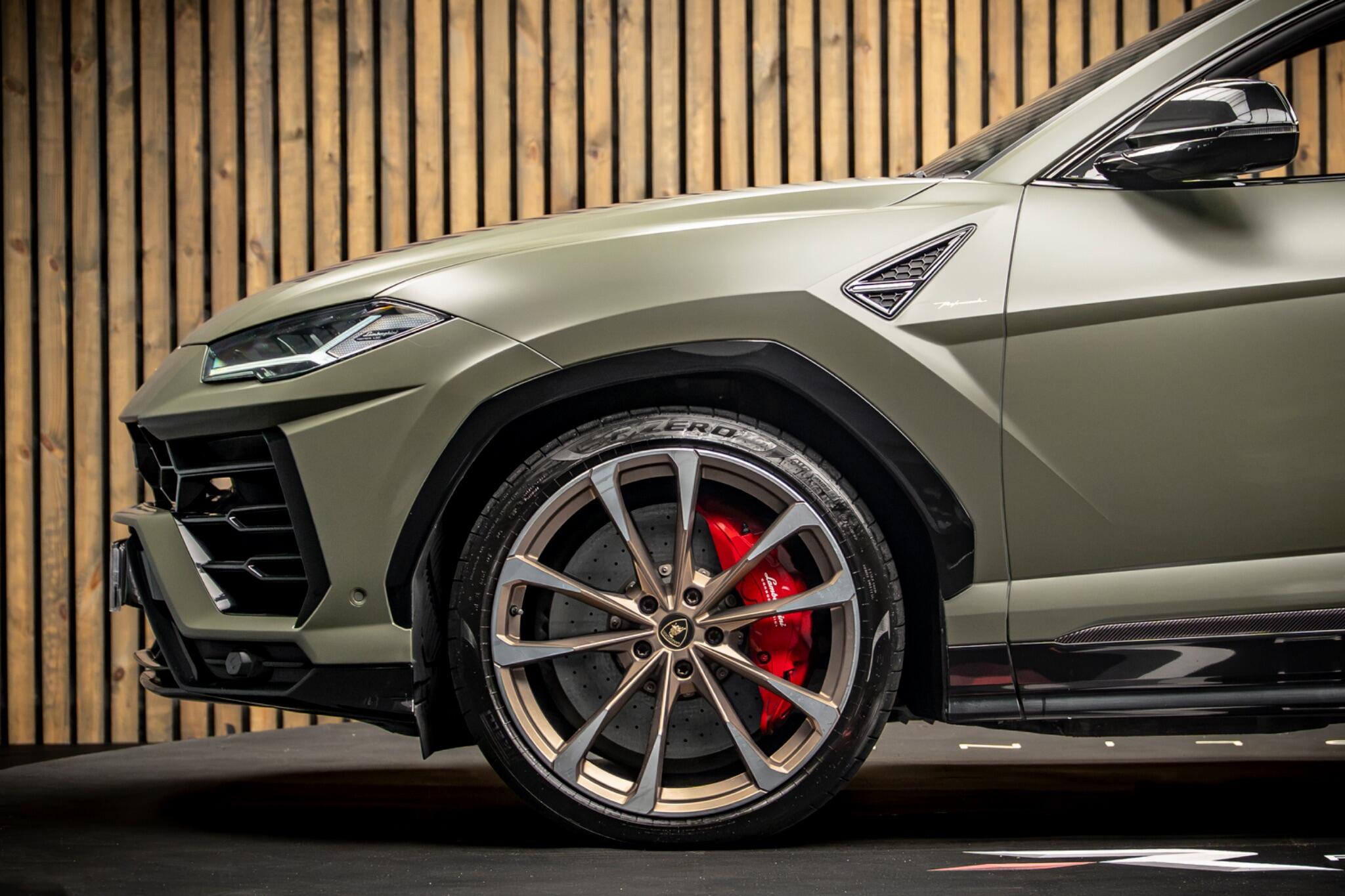 Lamborghini Urus view 9