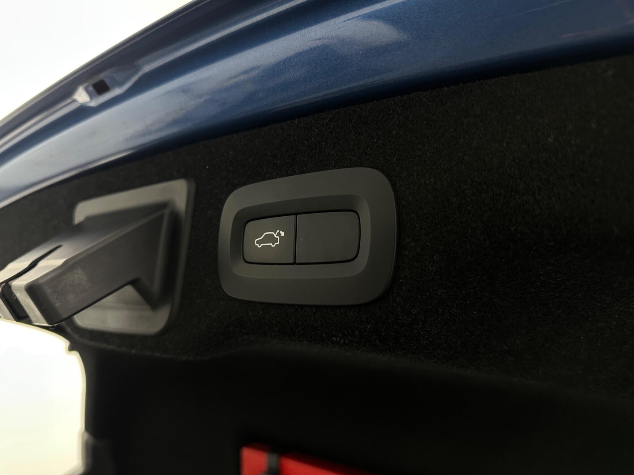 Volvo S90 view 44