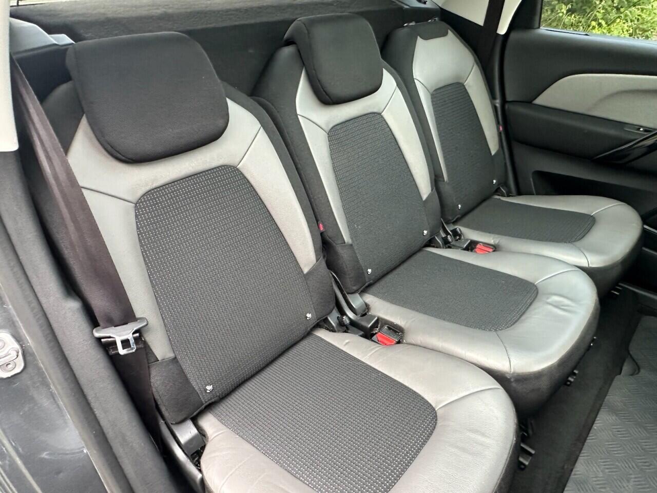 Citroen C4 Picasso view 19