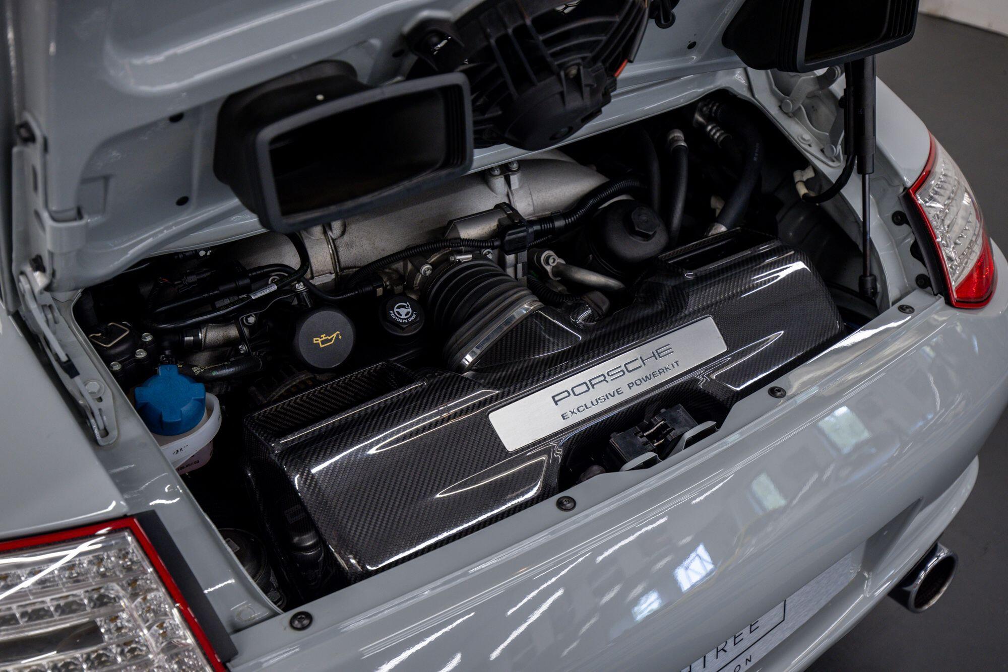 Porsche 911 view 60