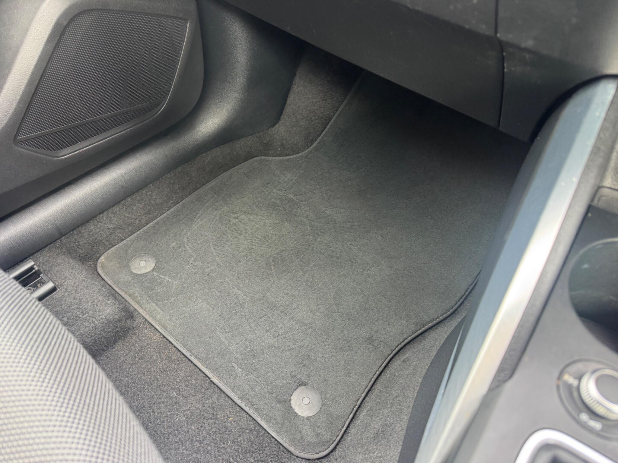 Audi Q2 view 83