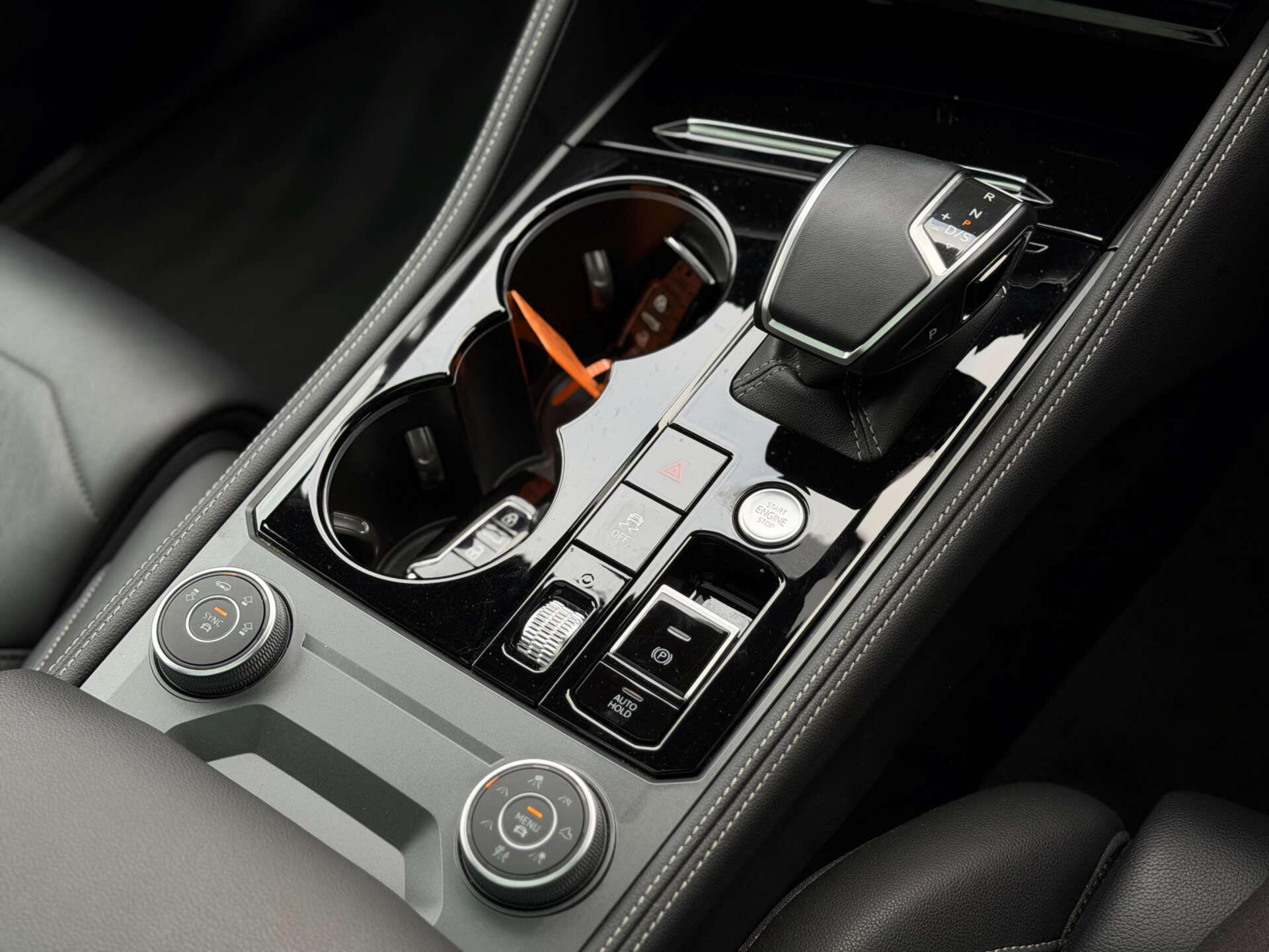 Volkswagen Touareg view 29