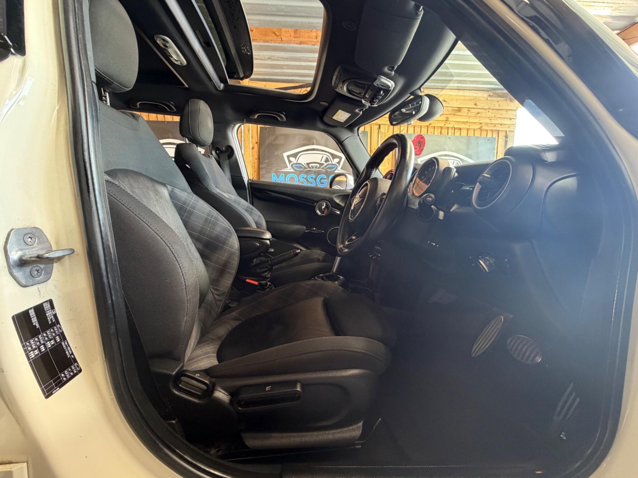 Mini Hatch view 43