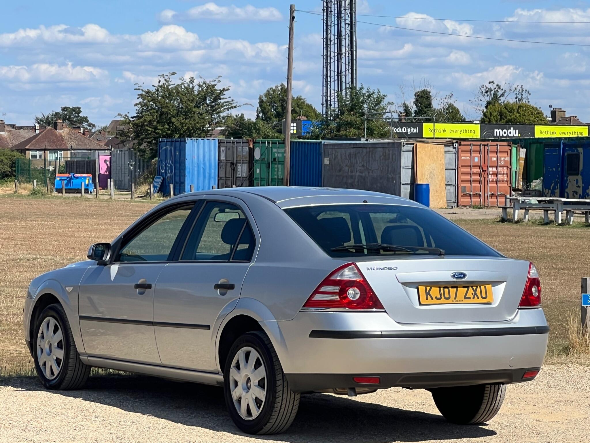 Ford Mondeo view 9