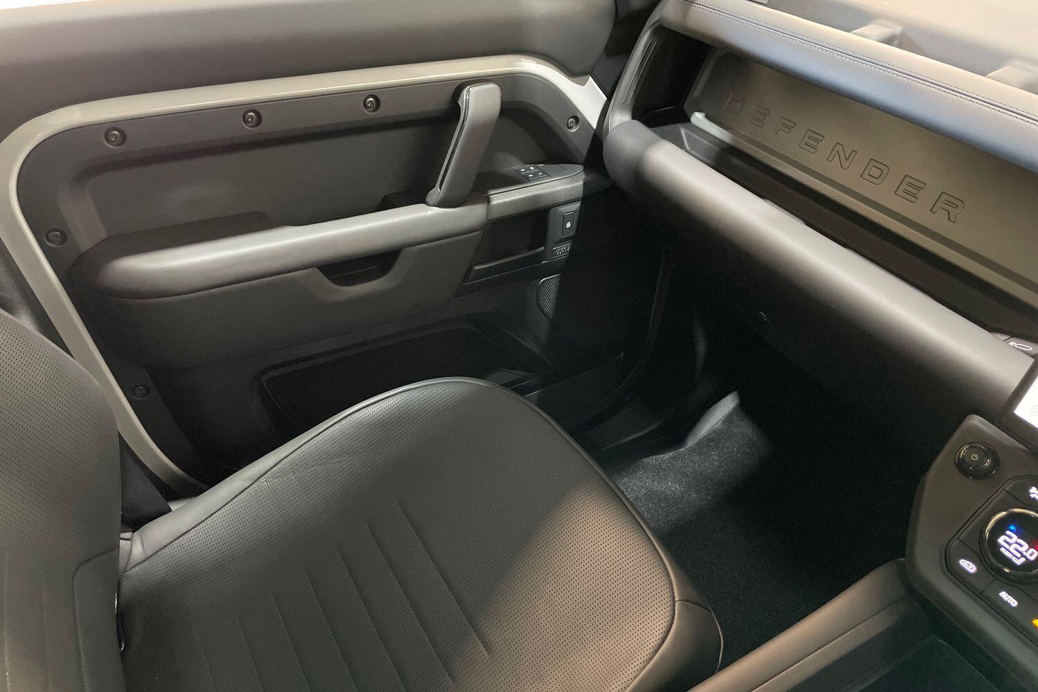 Land Rover Defender view 41