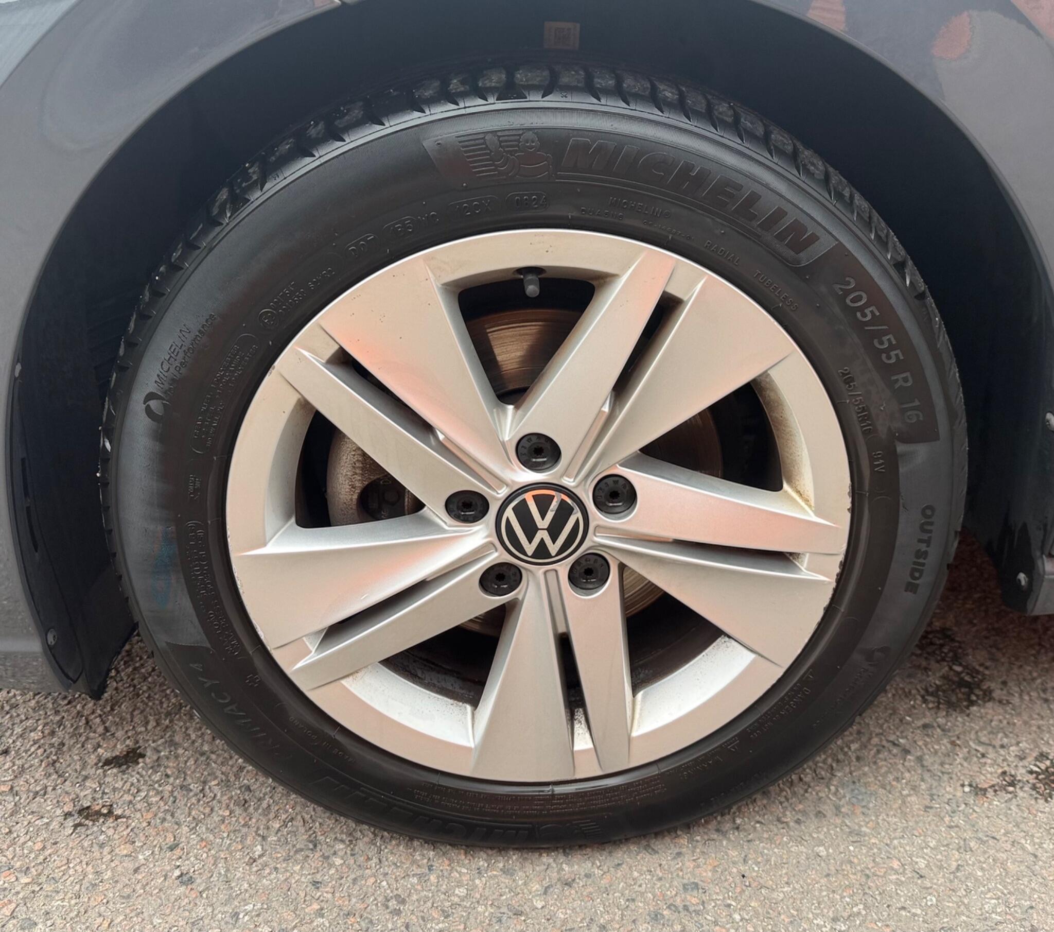 Volkswagen Golf view 14