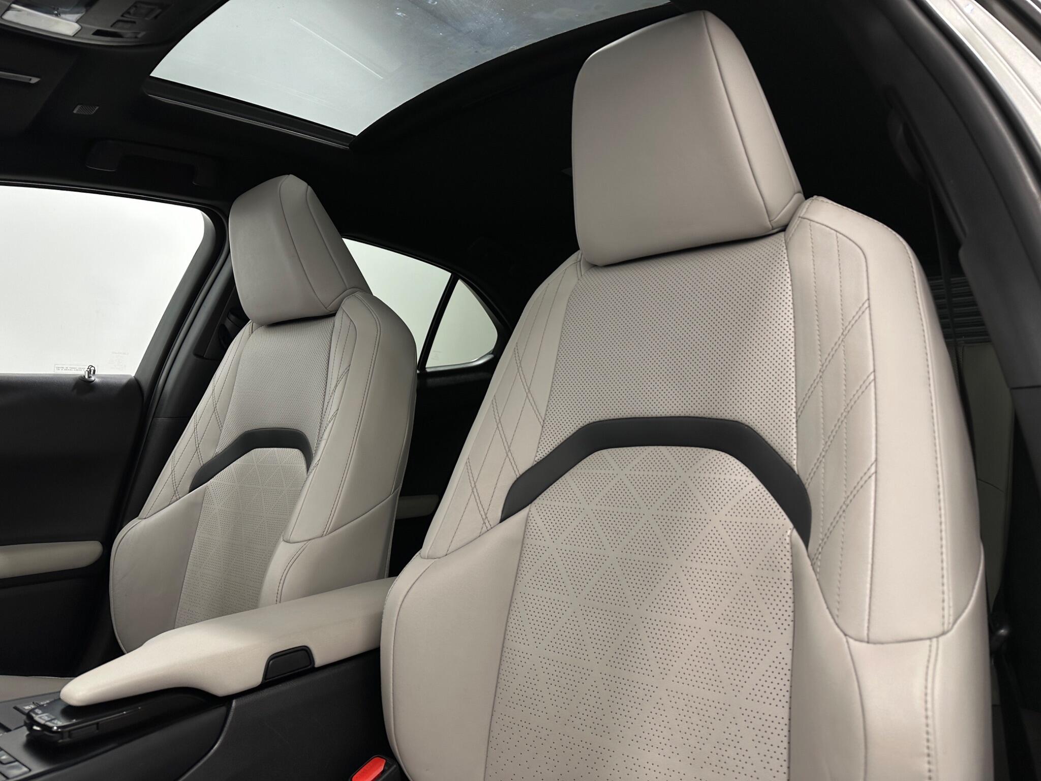 Lexus UX view 36