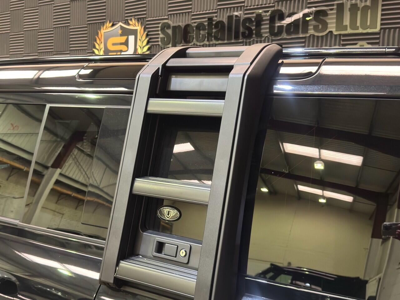 Land Rover Defender 110 view 30