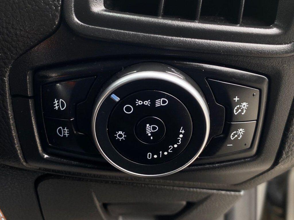 Ford Focus view 22
