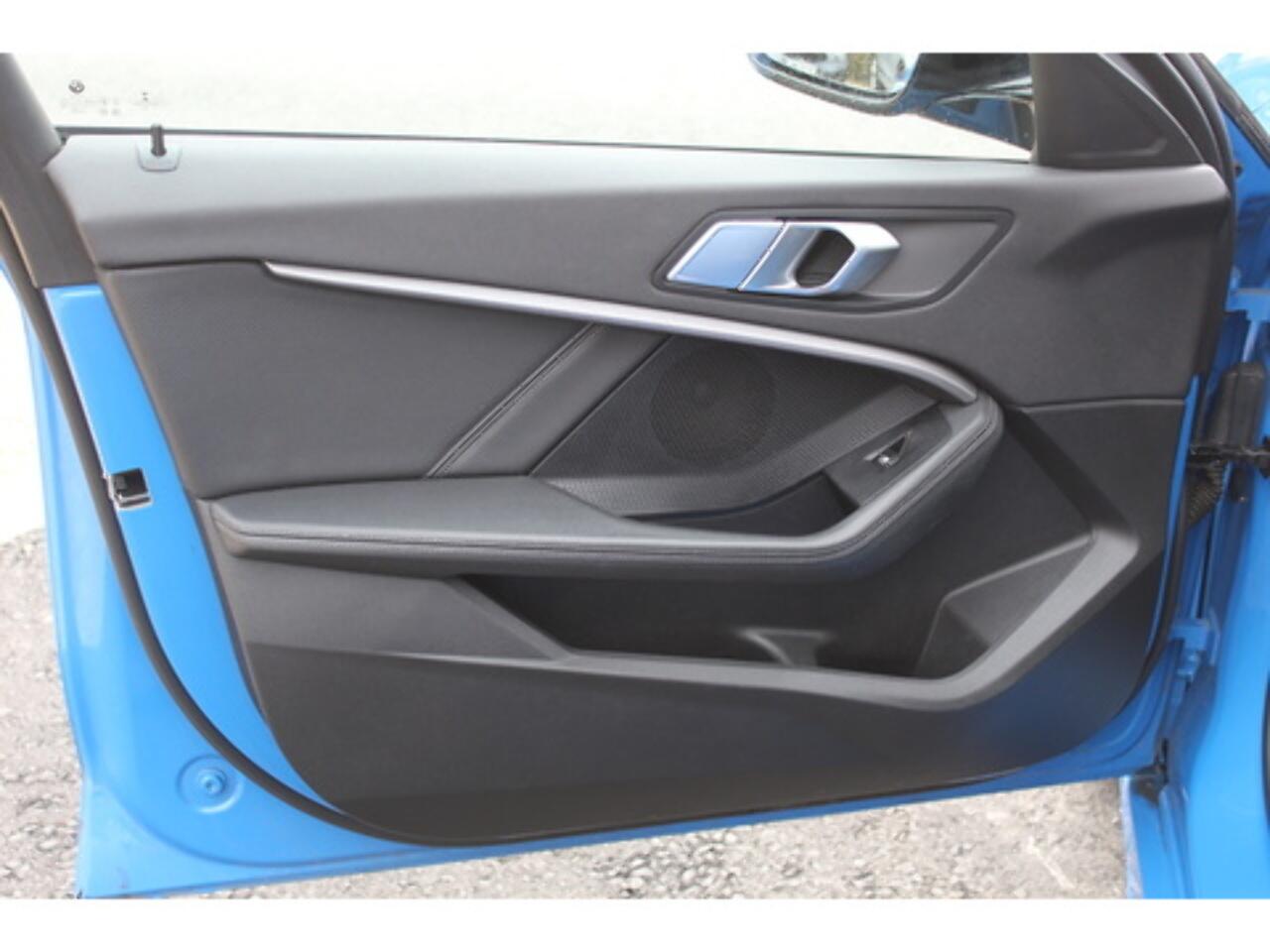 BMW 1 Series view 32