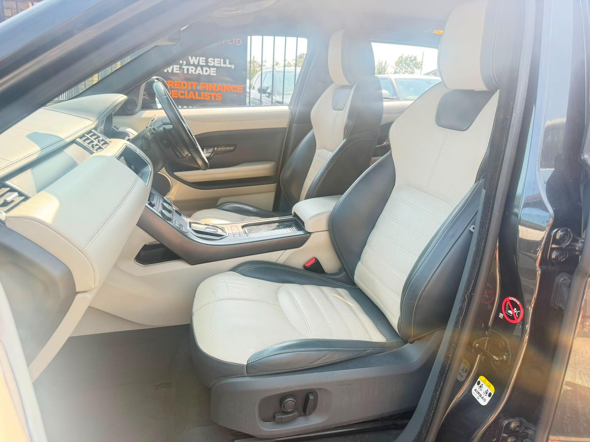 Land Rover Range Rover Evoque view 30