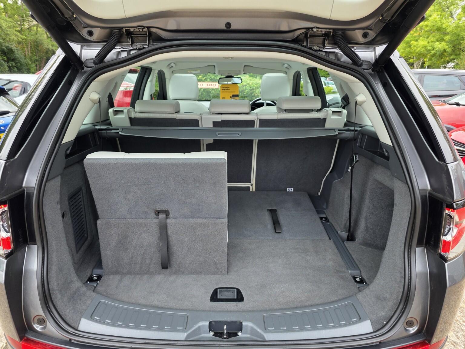 Land Rover Discovery Sport view 26
