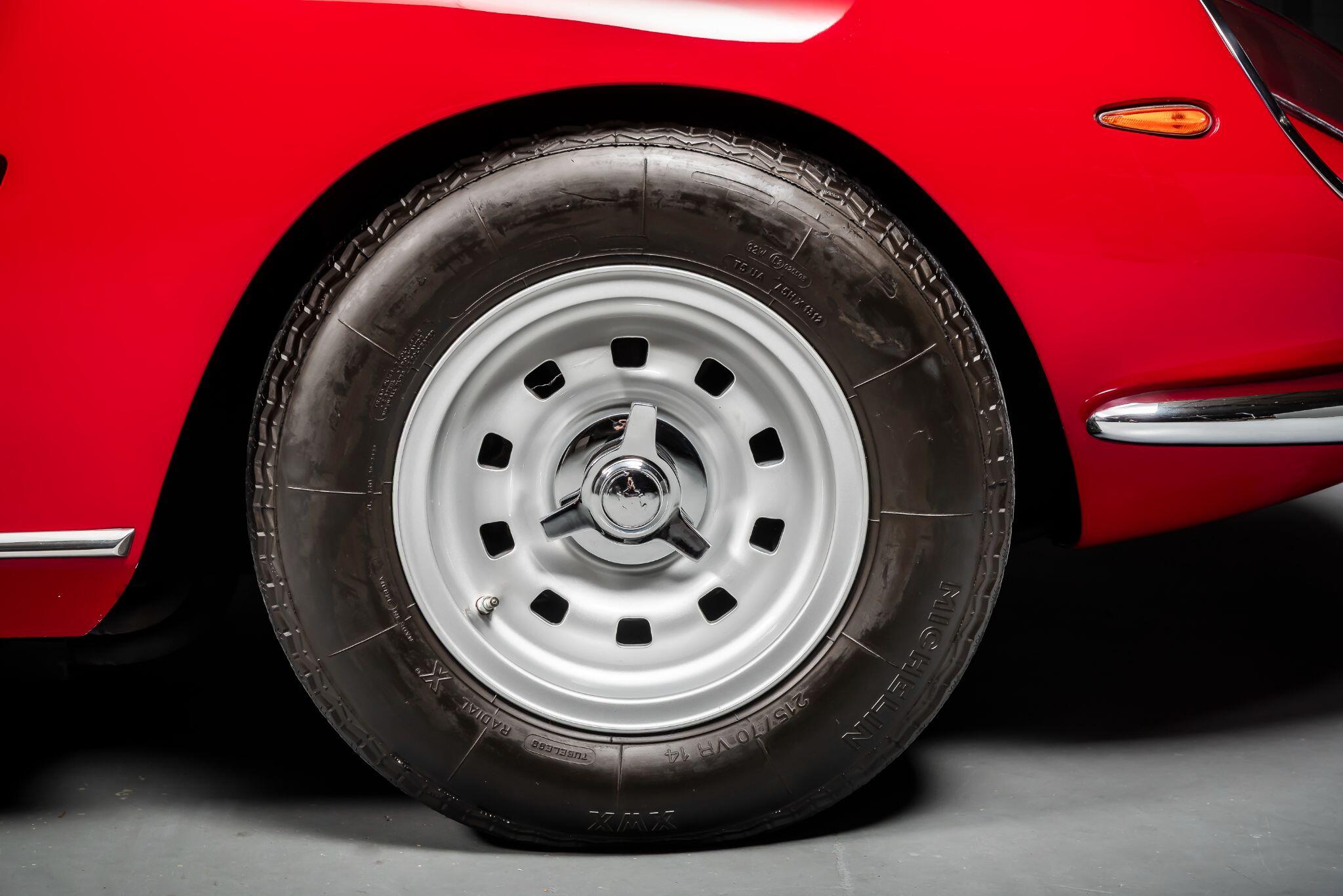 Ferrari 275 view 27