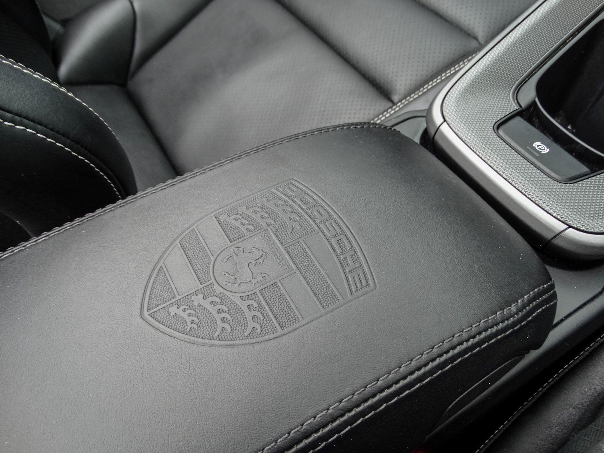 Porsche 911 view 33
