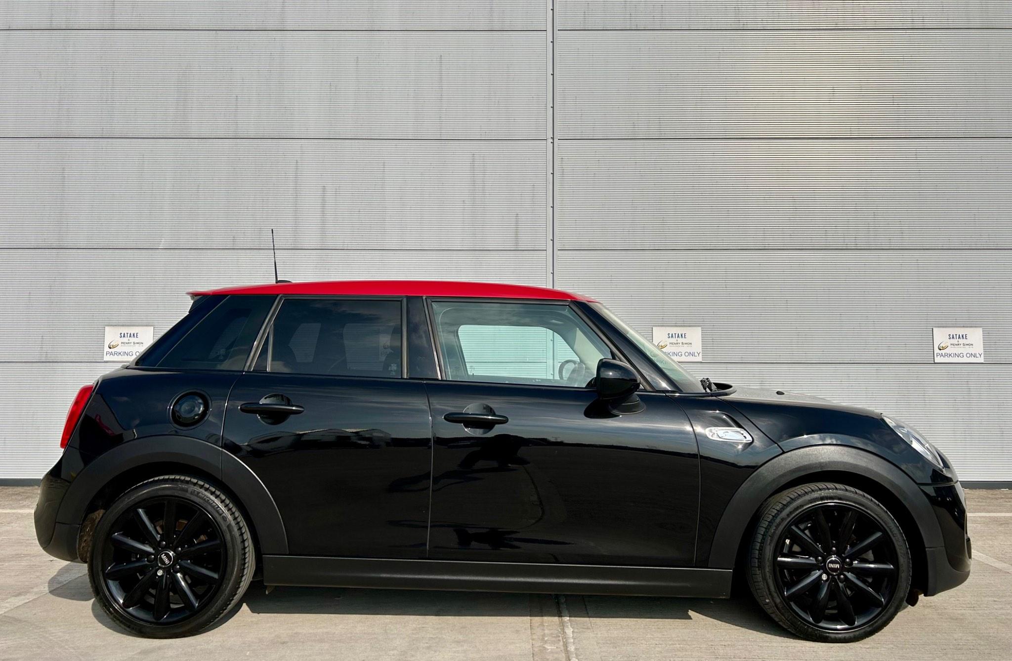 Mini Hatch view 6
