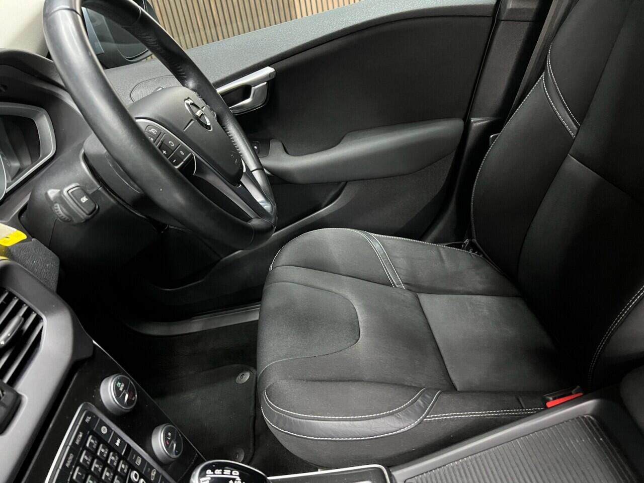 Volvo V40 view 28