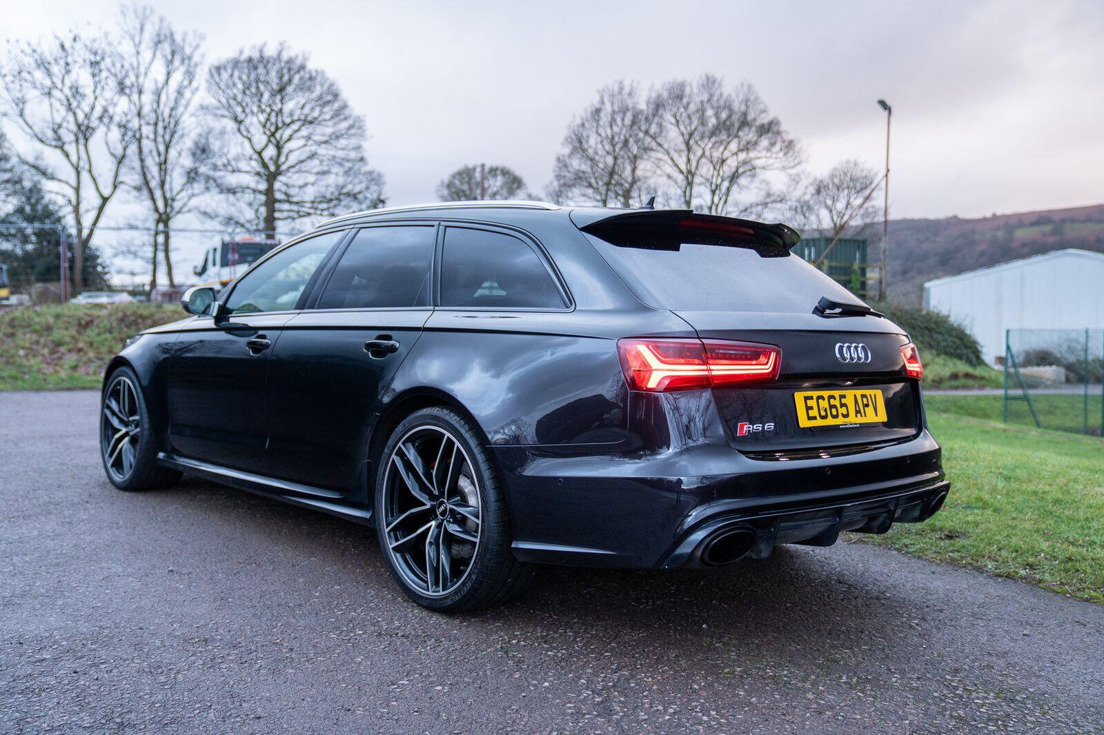 Audi RS6 Avant view 6
