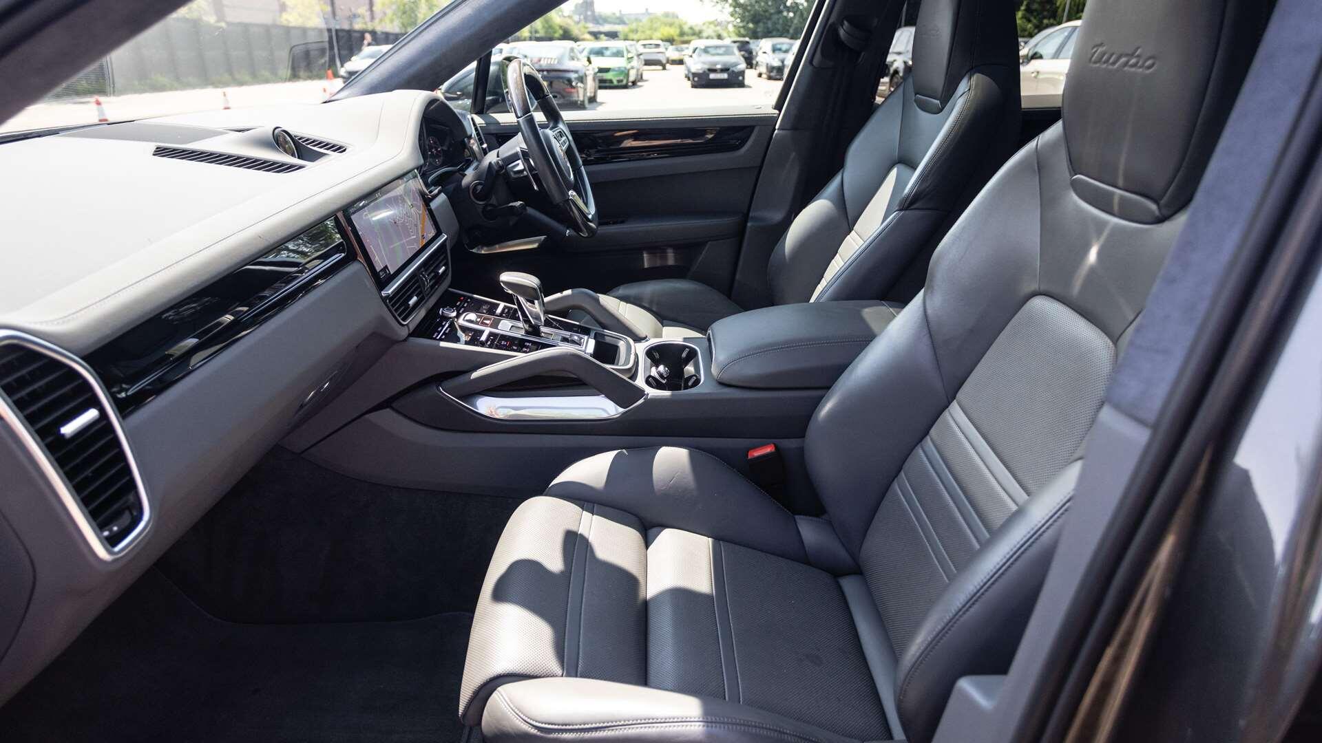 Porsche Cayenne view 12