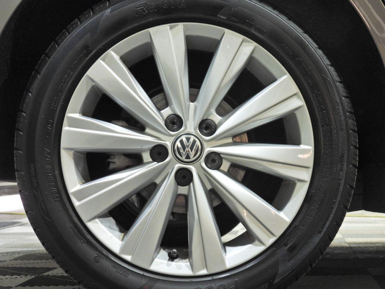 Volkswagen Polo view 12