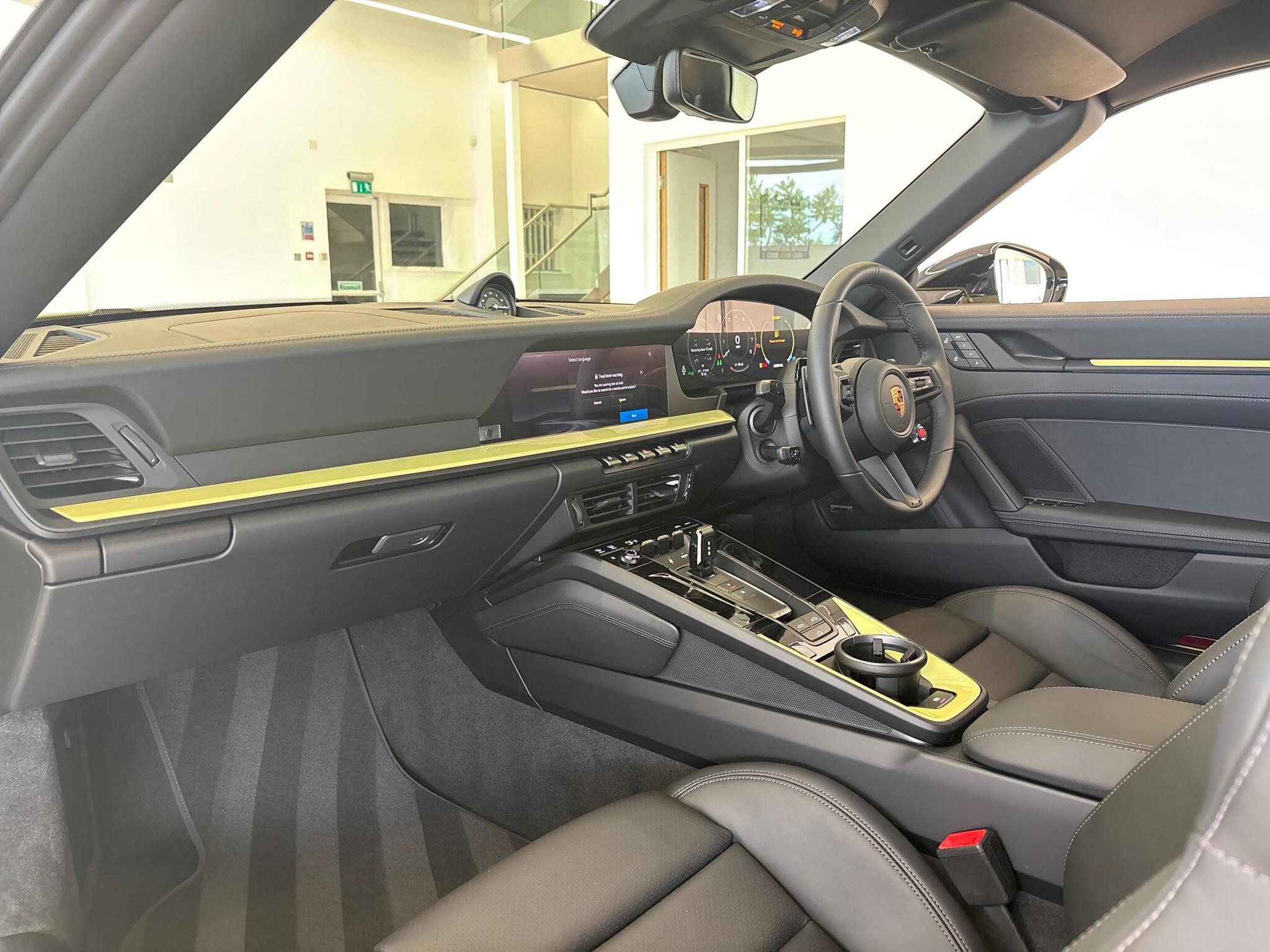 Porsche 911 view 21