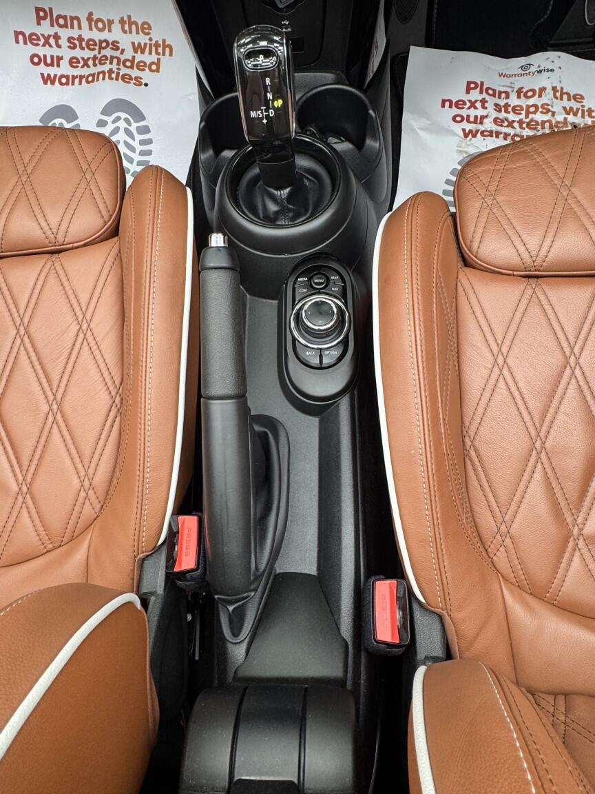 Mini Convertible view 56