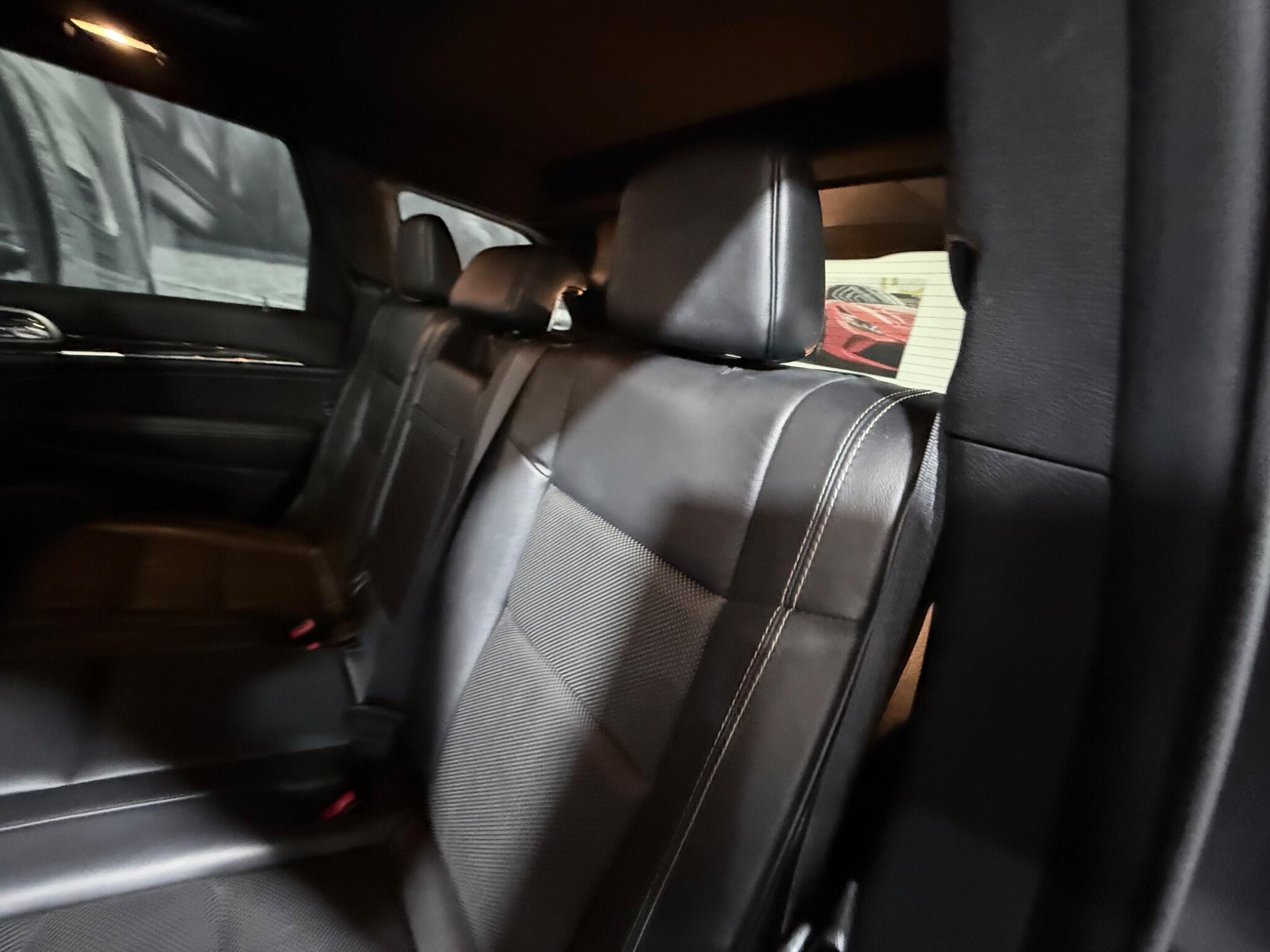 Jeep Grand Cherokee view 21