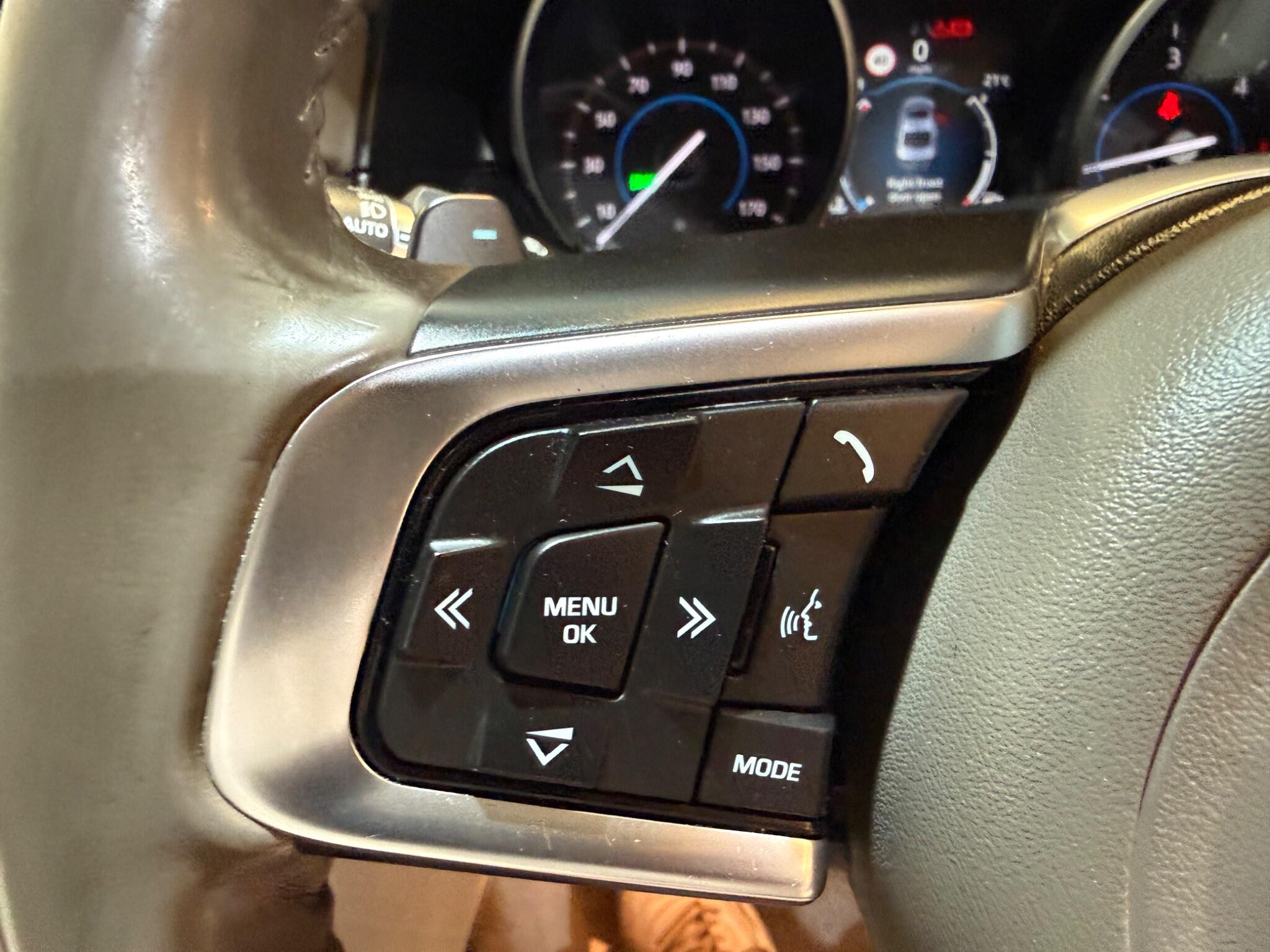 Jaguar XF view 30