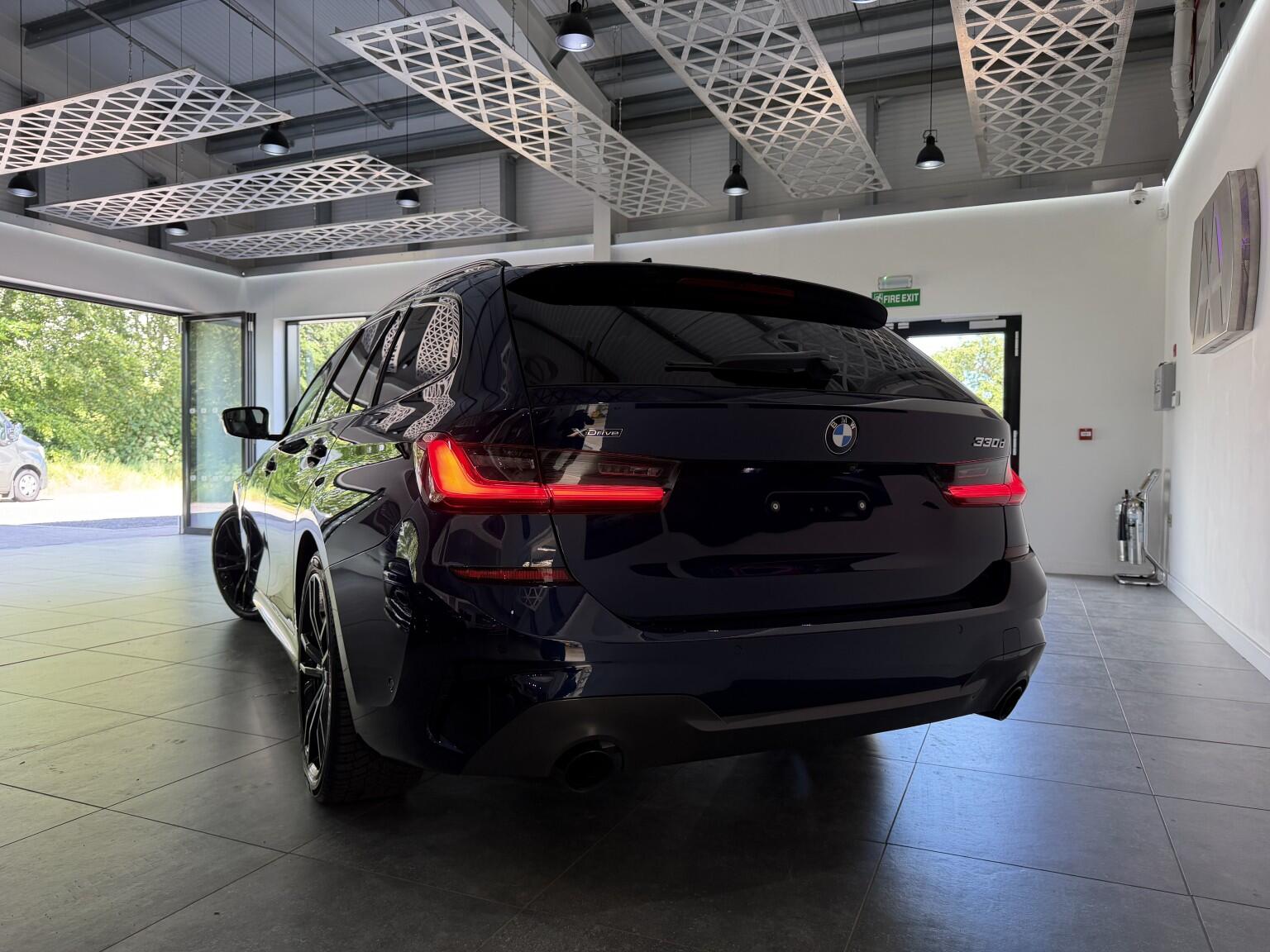 BMW 3 Series view 11