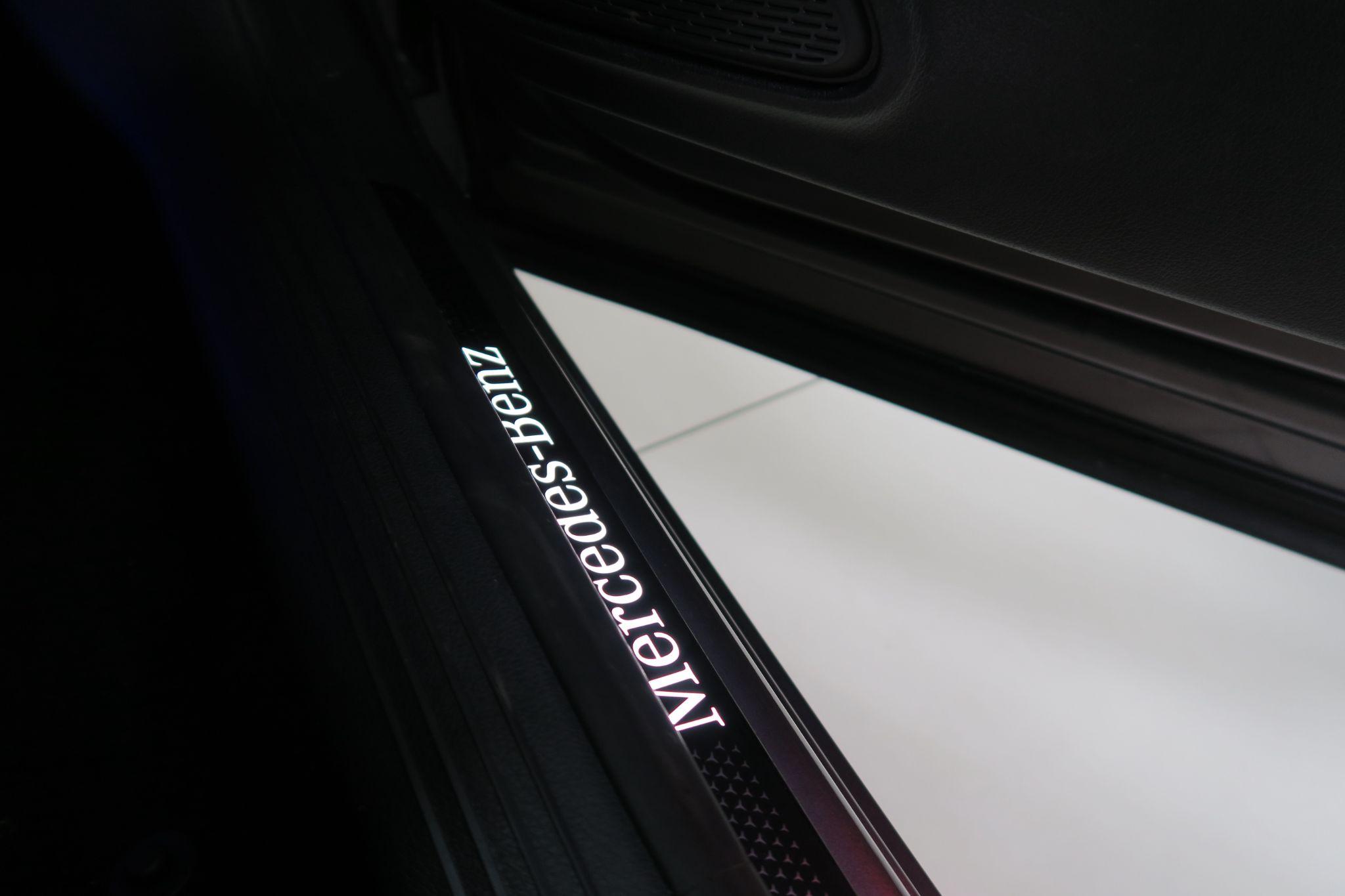 Mercedes-Benz GLB view 17