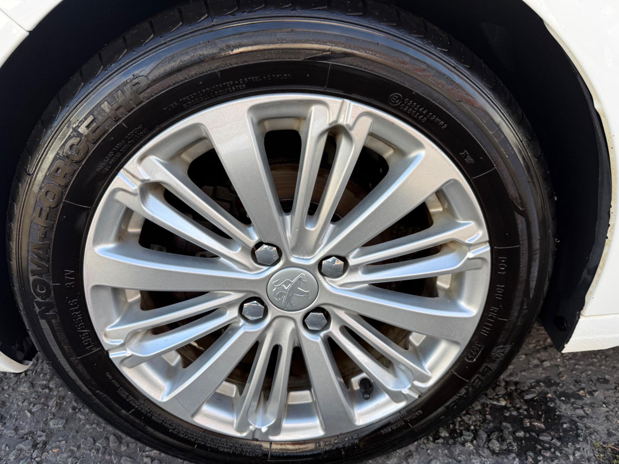 Peugeot 208 view 25