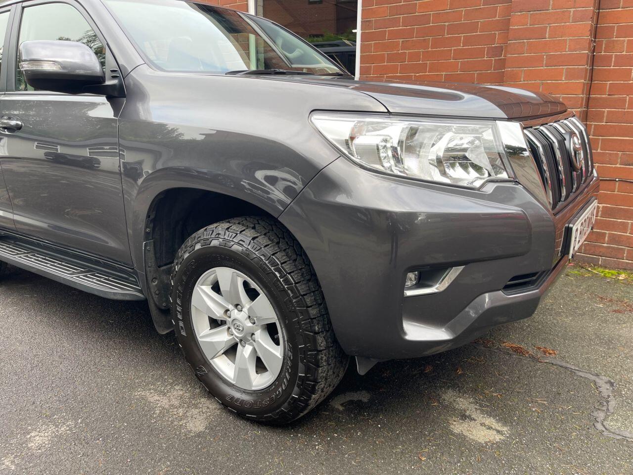 Toyota Land Cruiser view 2