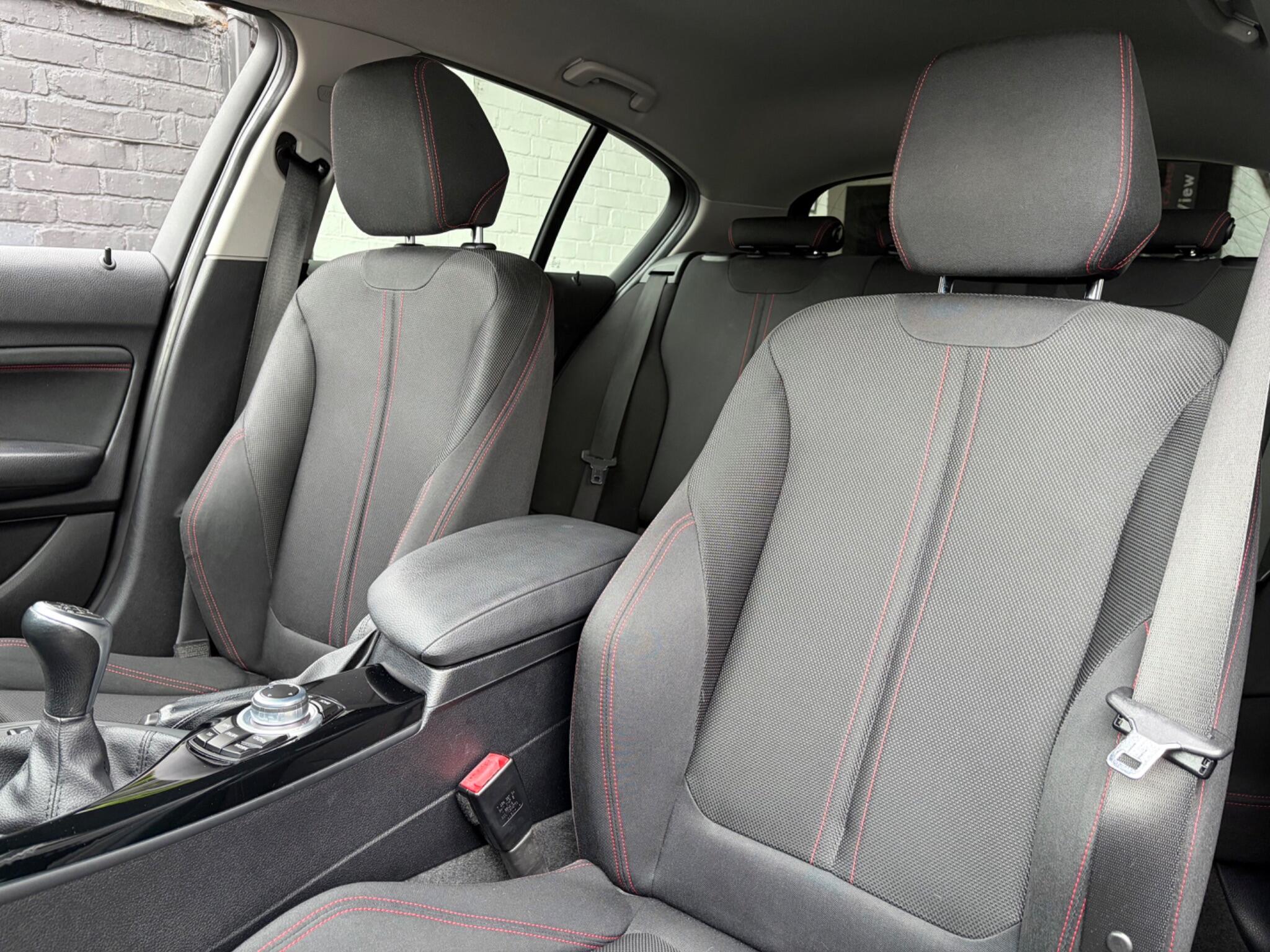BMW 1 Series view 32