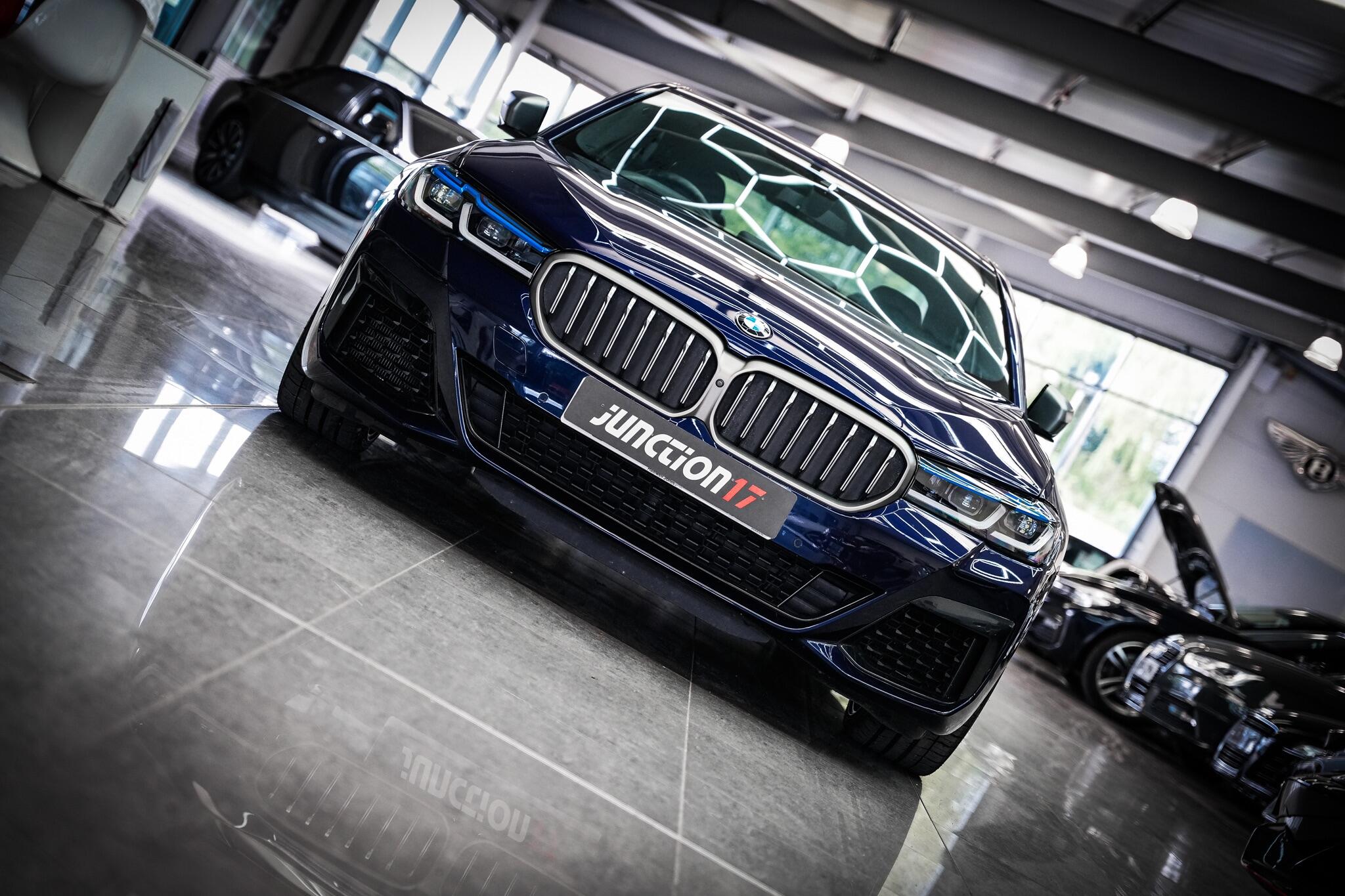 BMW 5 Series view 4