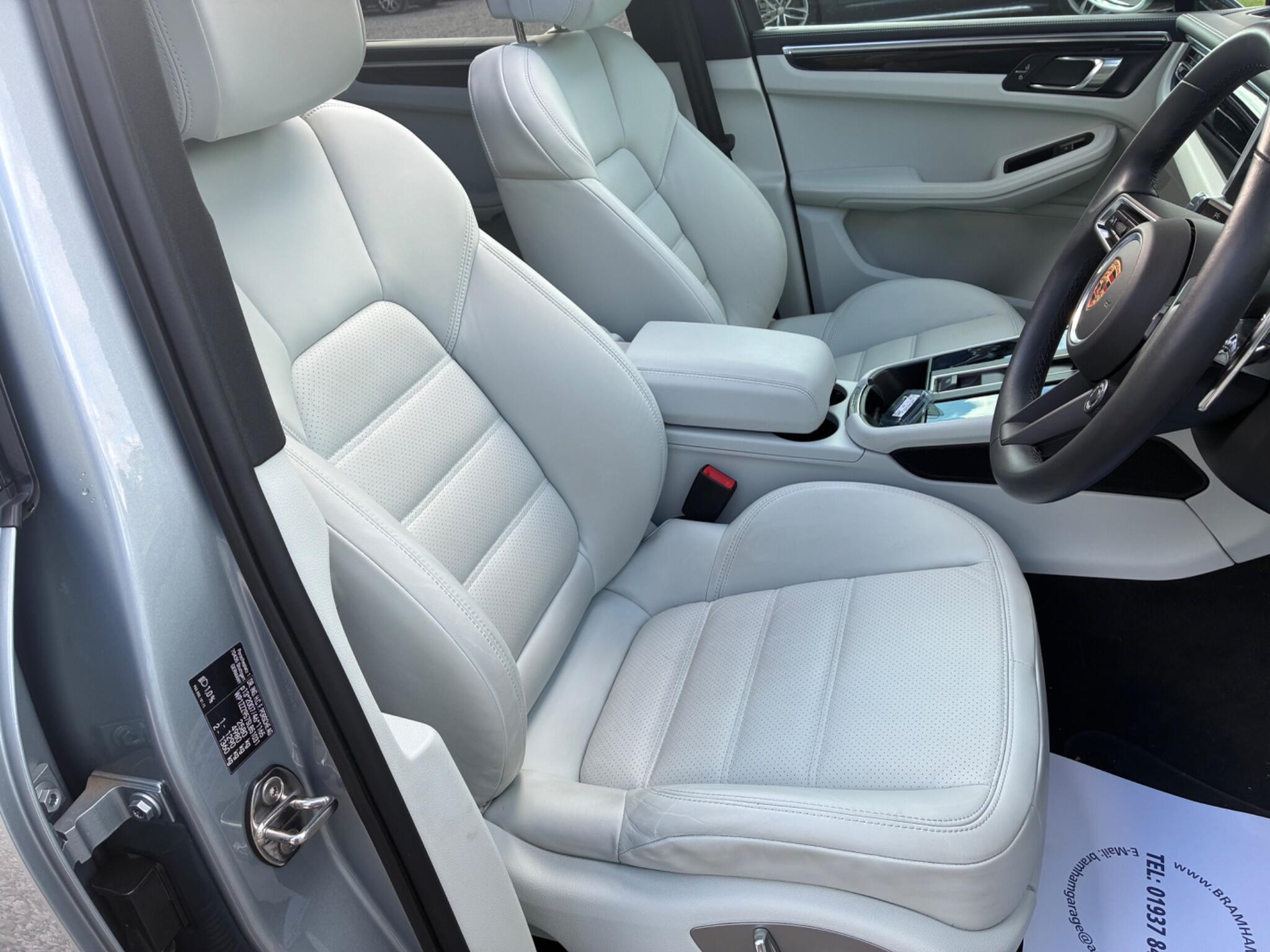 Porsche Macan view 18