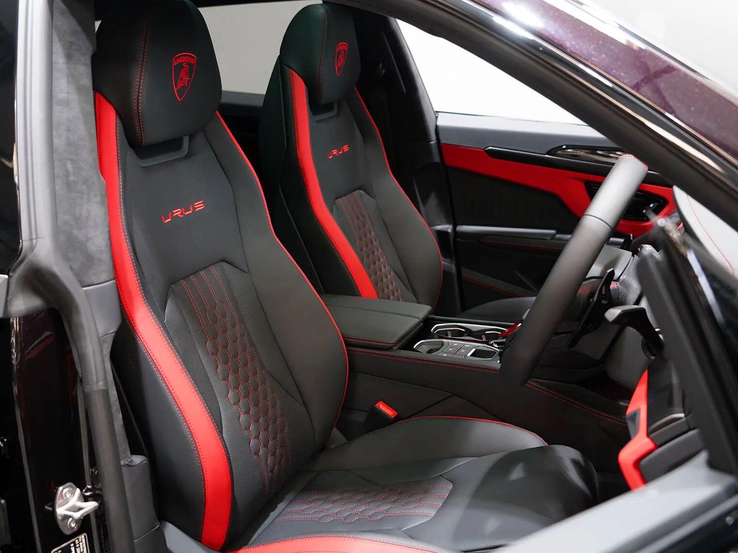 Lamborghini Urus view 2