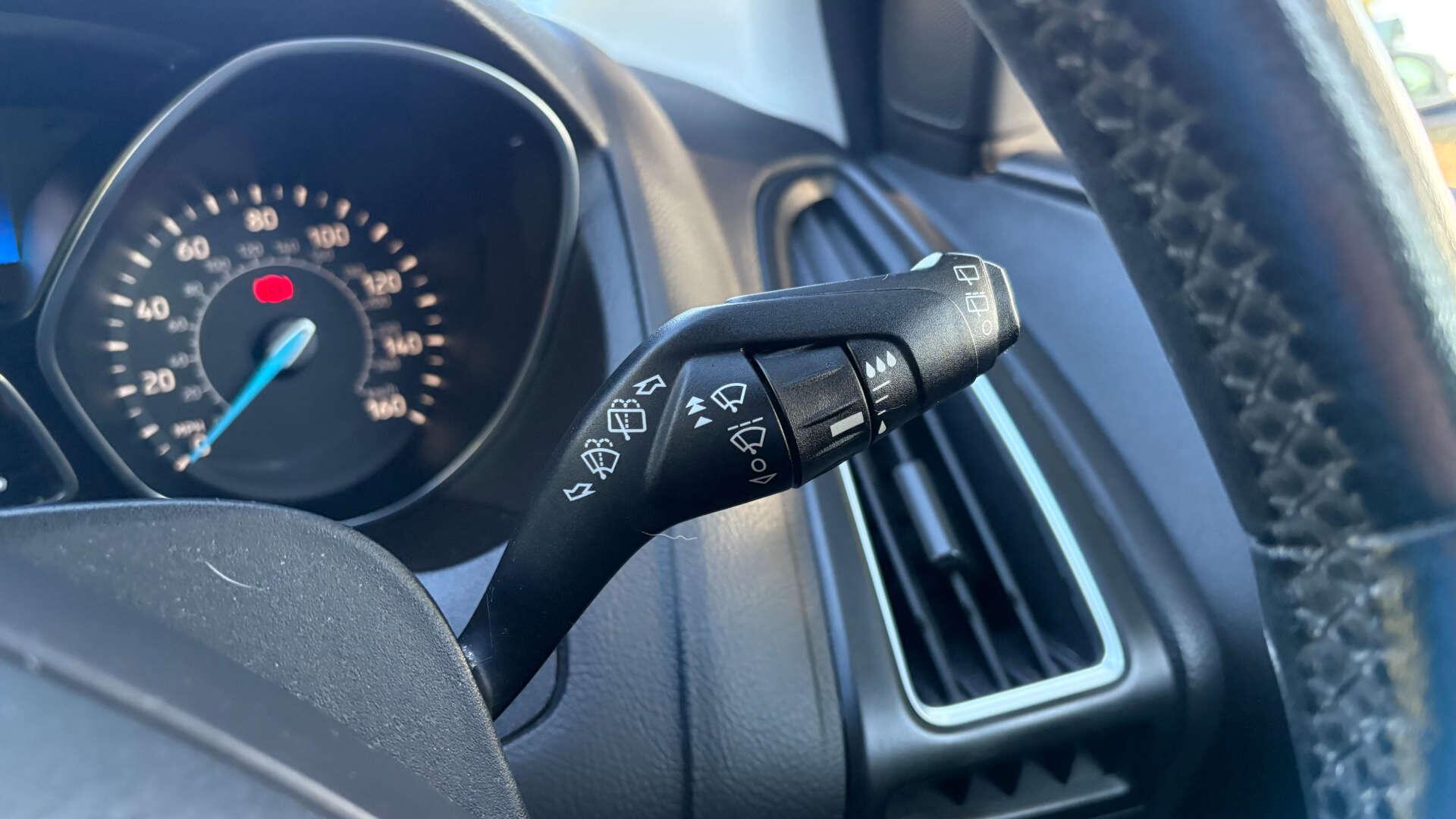 Ford Focus view 20