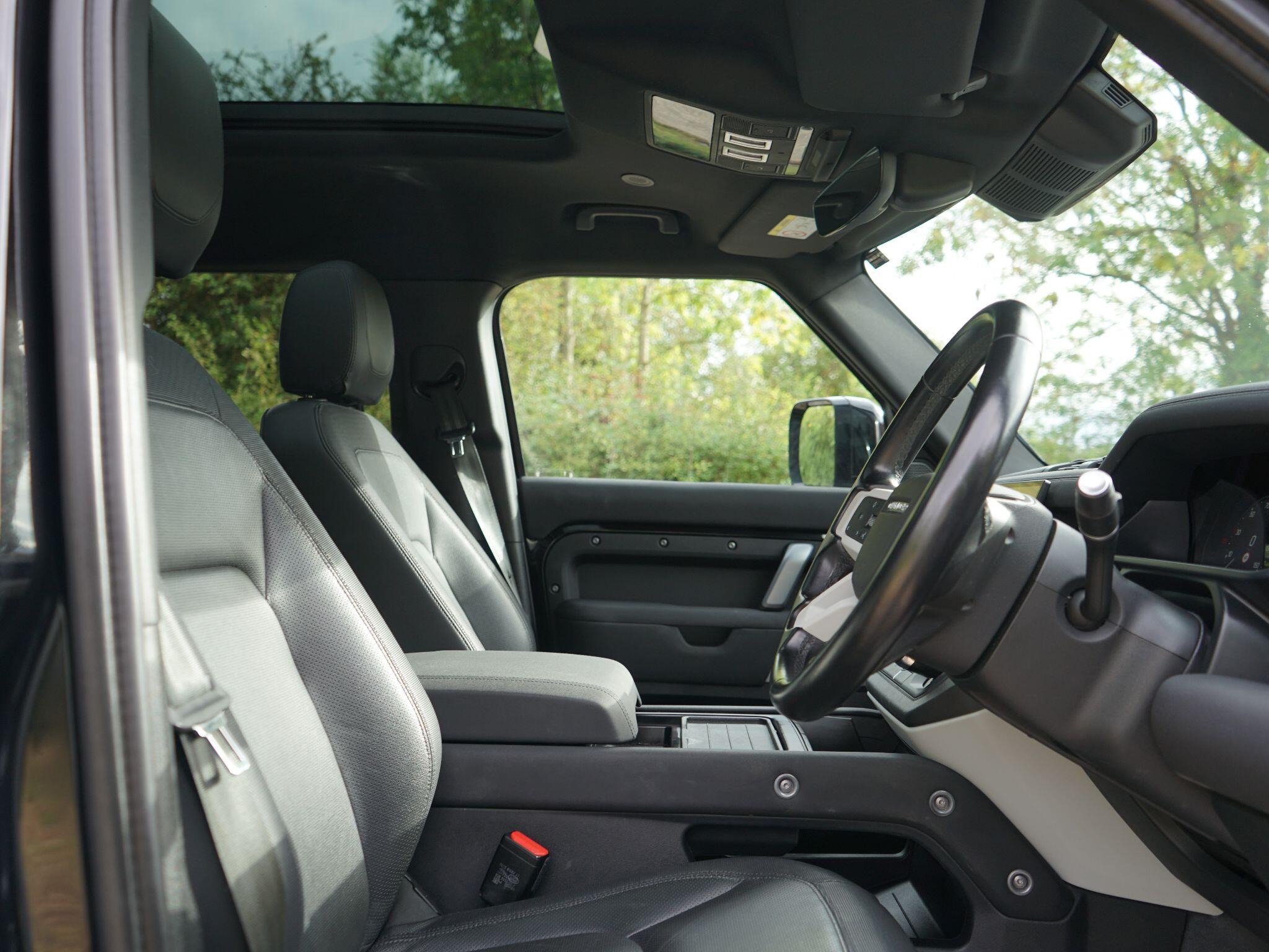 Land Rover Defender view 17