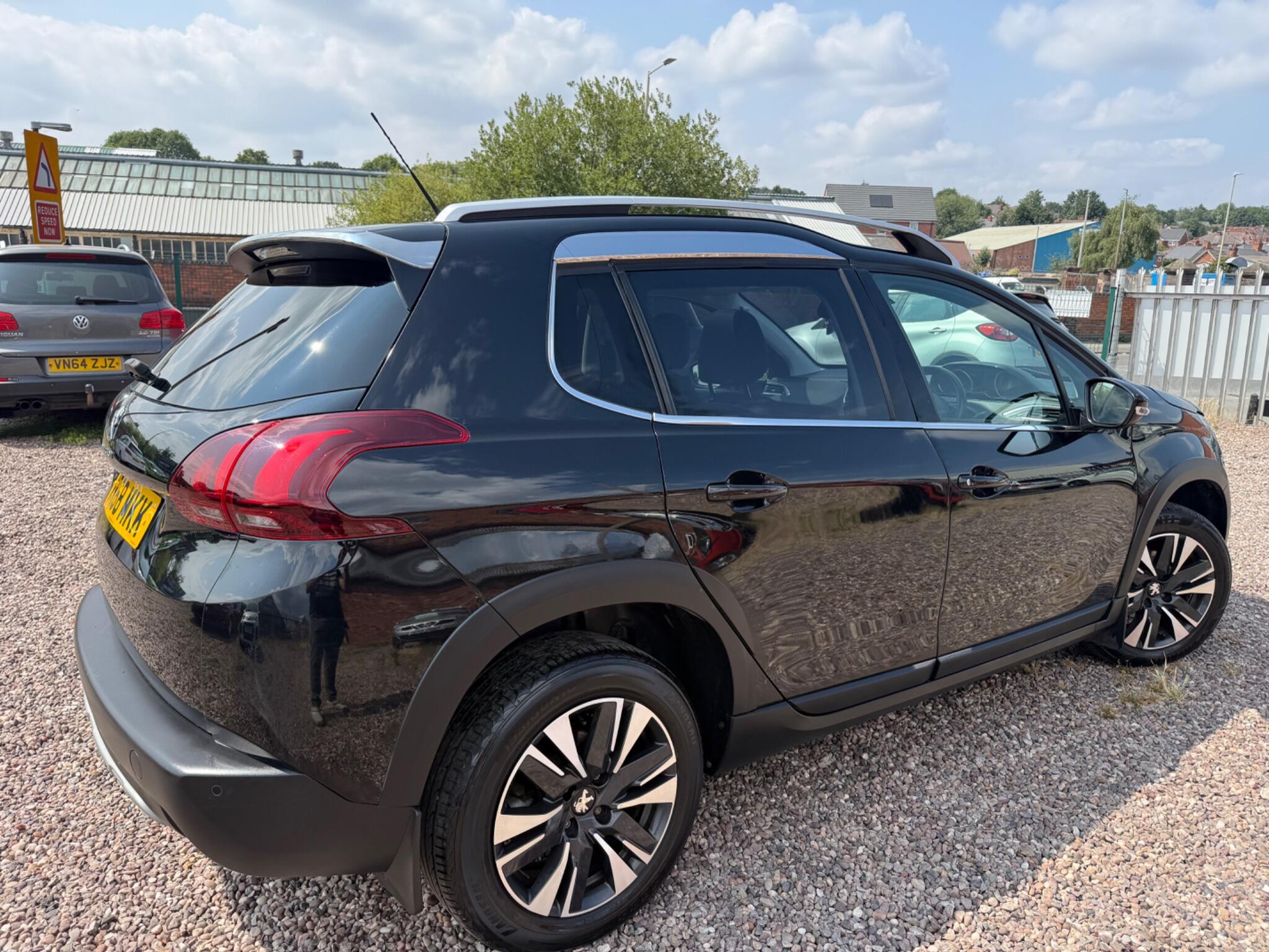 Peugeot 2008 view 14